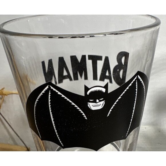 Batman Pint Glass Set Of 2 Beer Mugs Drinking Cups DC Comics Gotham Cityscape - Picture 6 of 11